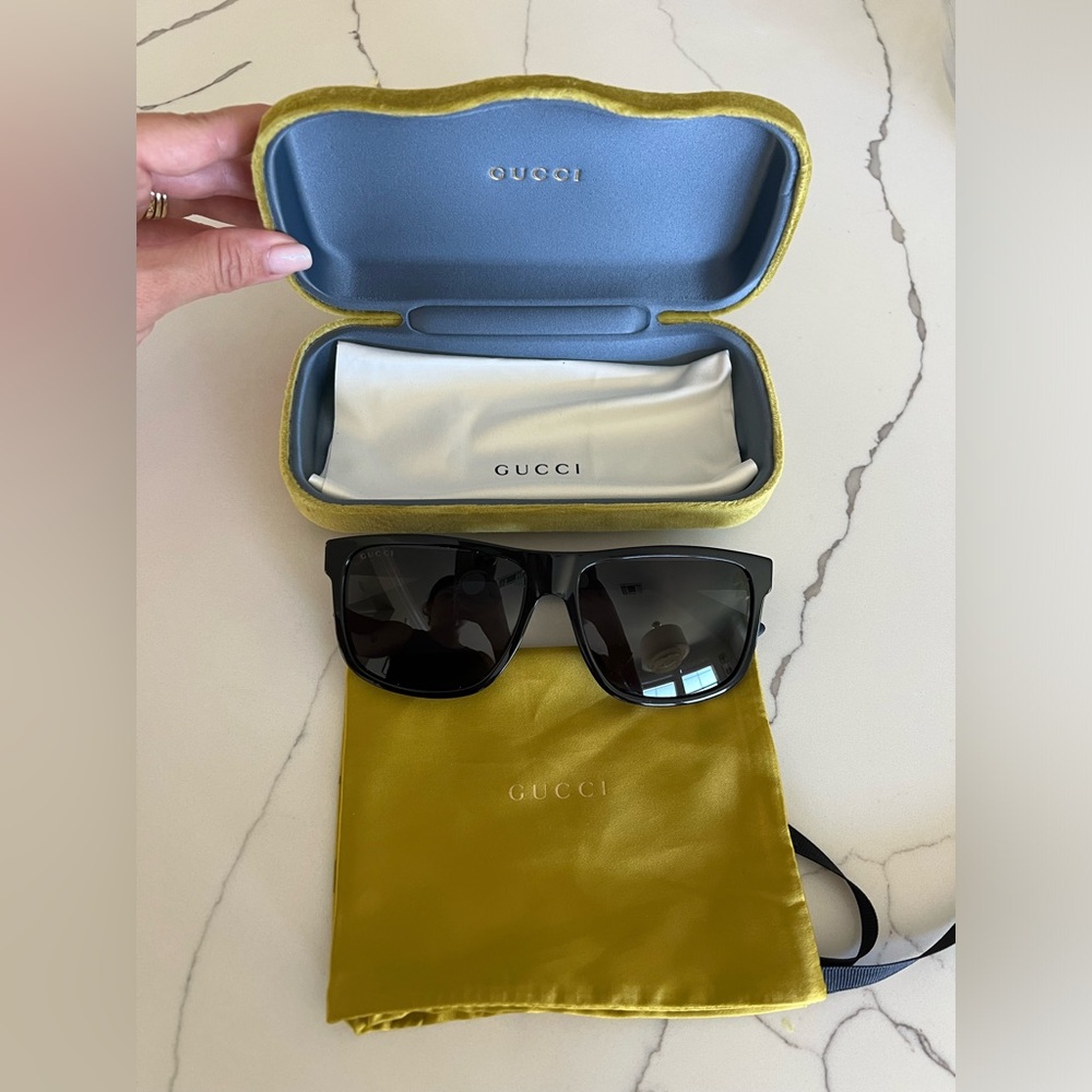 Men’s Gucci Sunglasses Style: GG0010S